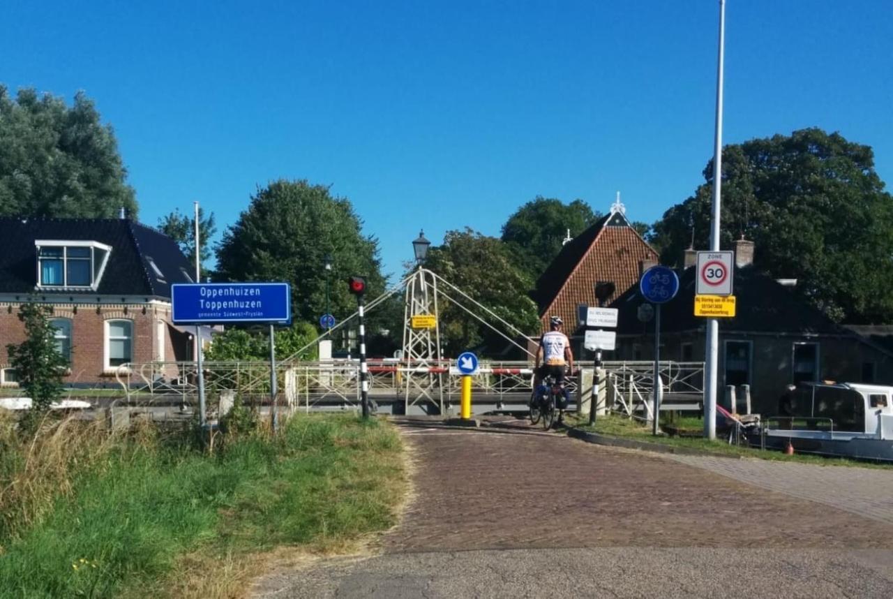 Vila Marretoer Uitwellingerga Exteriér fotografie